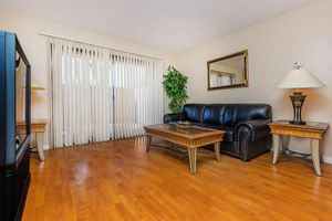 STUNNING  WOOD LAMINATE FLOORING IN SMOKETREE APARTMENTS