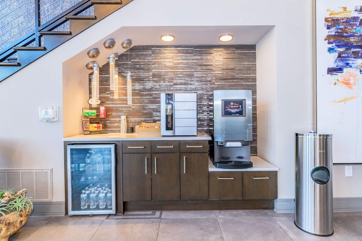 Boutique Hotel-style Lobby with WiFi & Coffee Machine