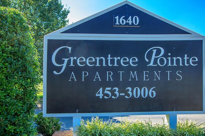 Greentree Pointe Monument Sign