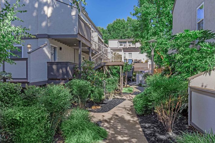 a garden in front of a building