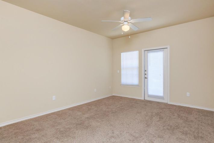 CARPETED ROOMS IN STONEGATE APARTMENTS
