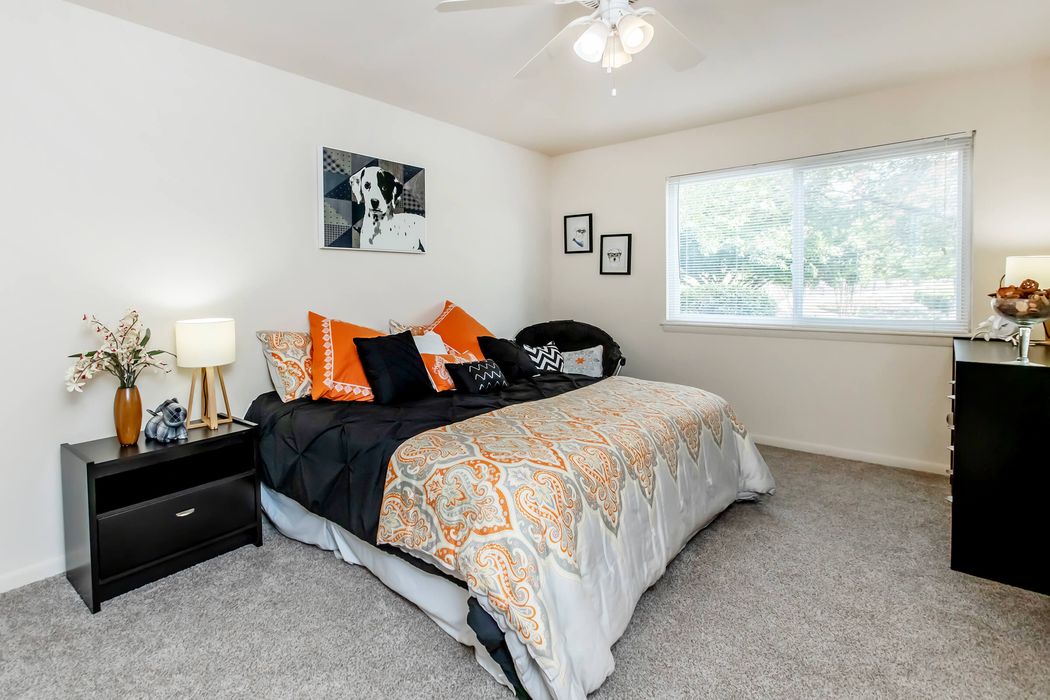 Home Windsor Hills Apartments Blacksburg, VA