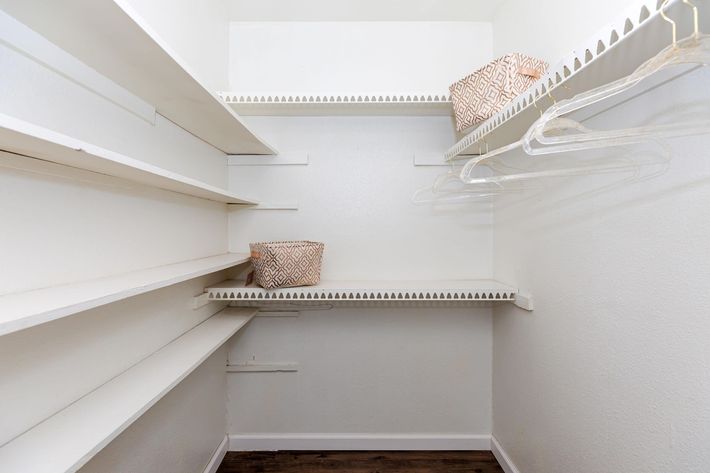 WALK-IN CLOSETS