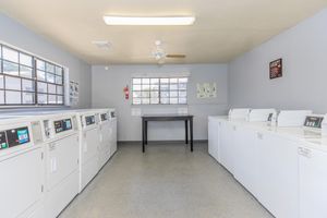 LAUNDRY FACILITY TO WASH 