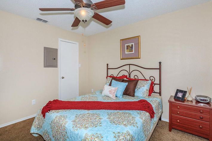 COMFORTABLE BEDROOM