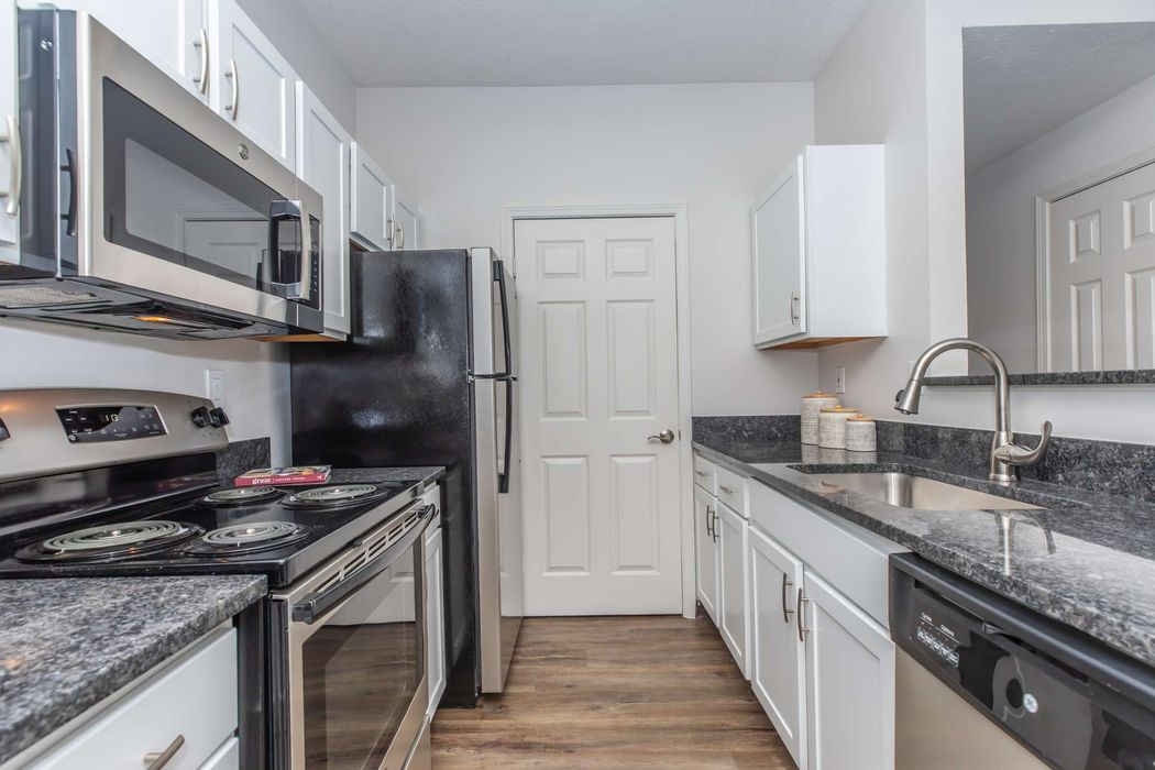 Home The Residence at Barrington Apartments Aurora, OH