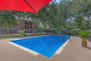 THE POOL AT CRESTRIDGE APARTMENTS IN KNOXVILLE