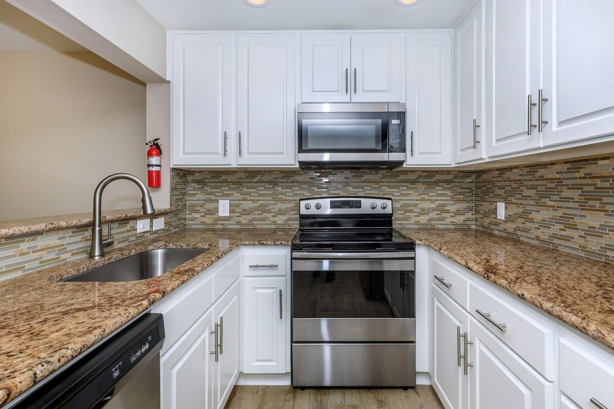 FULLY-EQUIPPED KITCHENS AT DOMINION AT OAK FOREST APARTMENTS