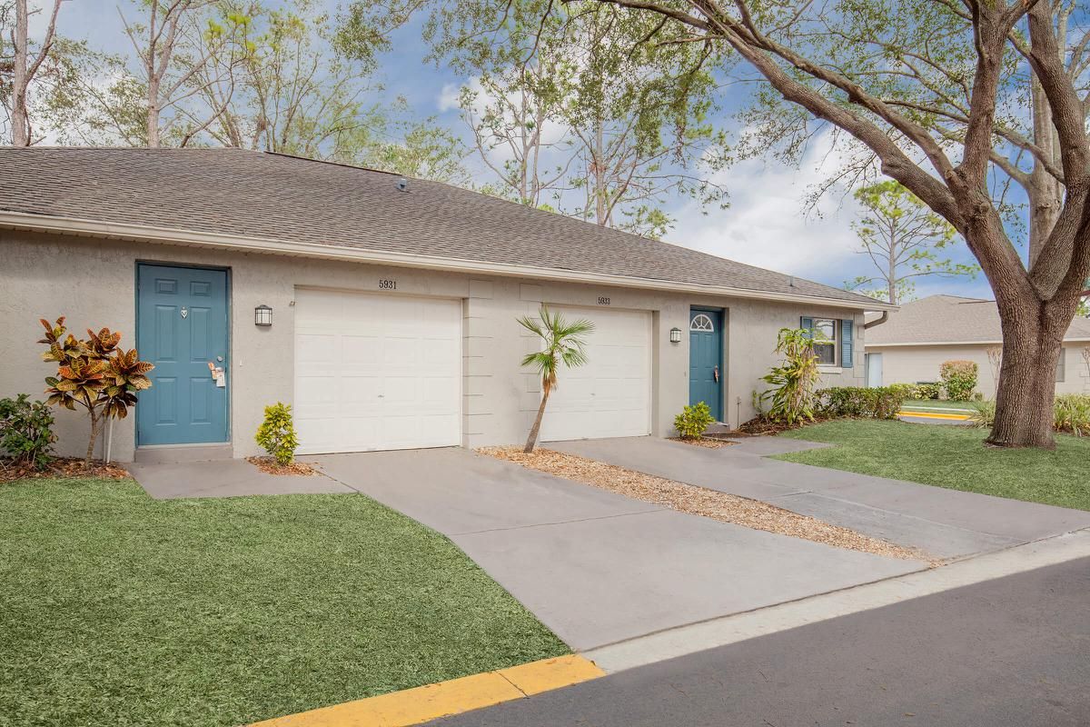 ATTACHED GARAGES AND PRIVATE DRIVEWAYS AVAILABLE