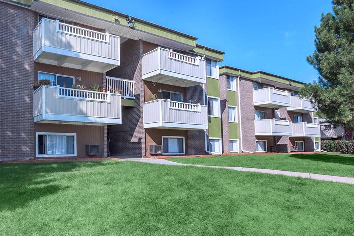 ONE, TWO, AND THREE BEDROOM APARTMENTS FOR RENT IN NORTHGLENN, CO