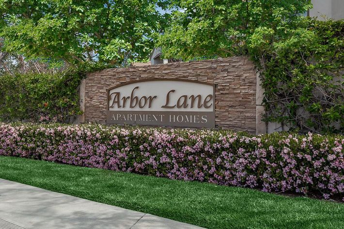 Arbor Lane Apartment Homes monument sign