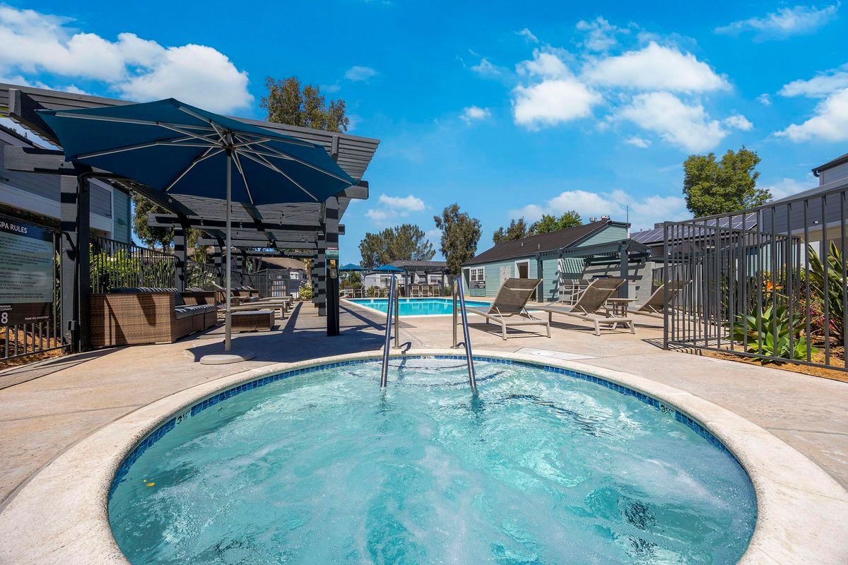 Scripps Landing Upper Pool 05.jpg