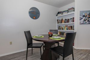 FULL-SIZE DINING ROOM
