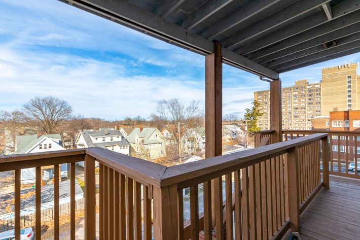 ENJOY THE VIEWS OF CLEVELAND, OH FROM YOUR DECK