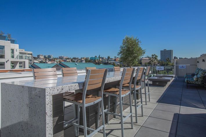 ROOFTOP BARBECUE ISLAND WITH SEATING