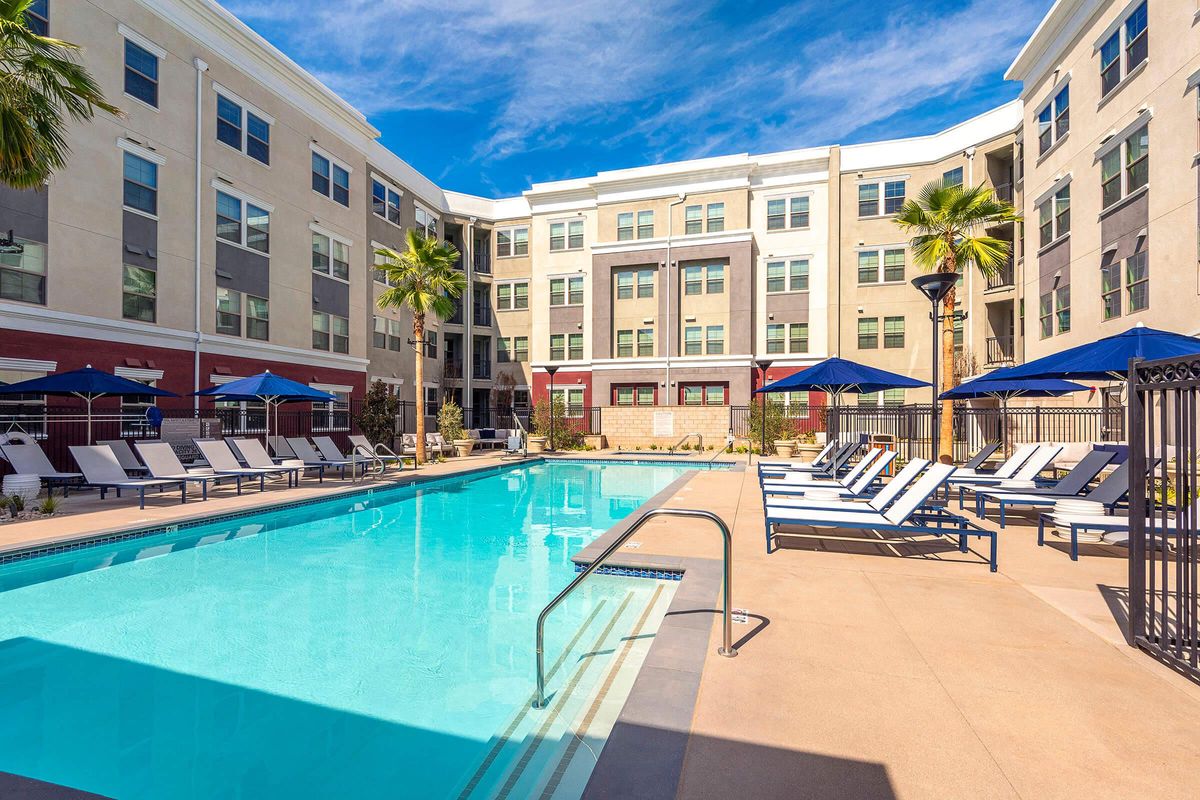 SOAK UP THE CALIFORNIA SUN IN OUR RESORT-STYLE POOL AREA