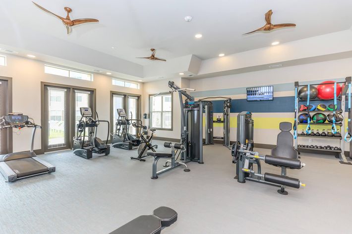 SPACIOUS FULLY-EQUIPPED FITNESS CENTER