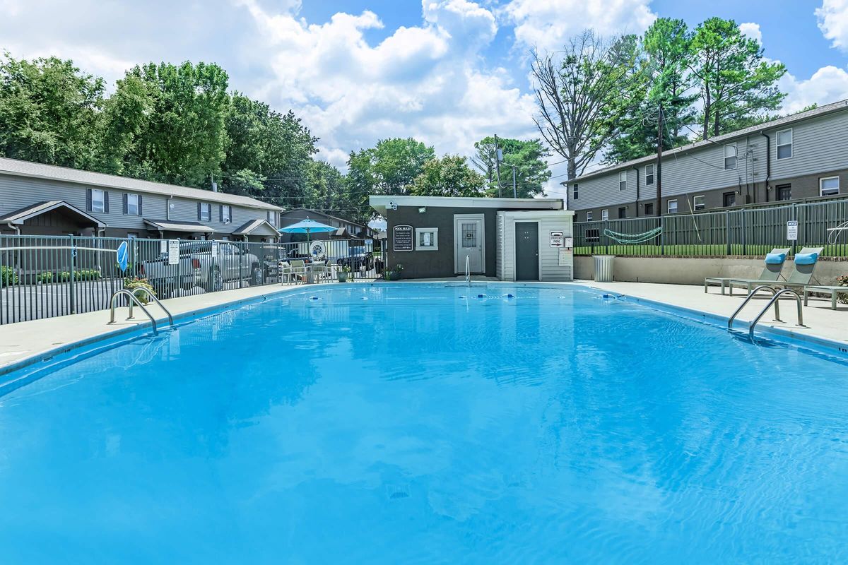 RELAX BESIDE OUR SPARKLING SWIMMING POOL IN CLARKSVILLE, TN