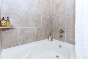 ALL-IN-ONE SHOWER AND BATH COMBO
