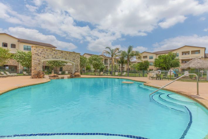 TAKE A PEACEFUL PLUNGE AT THE PLANTATION APARTMENTS POOL
