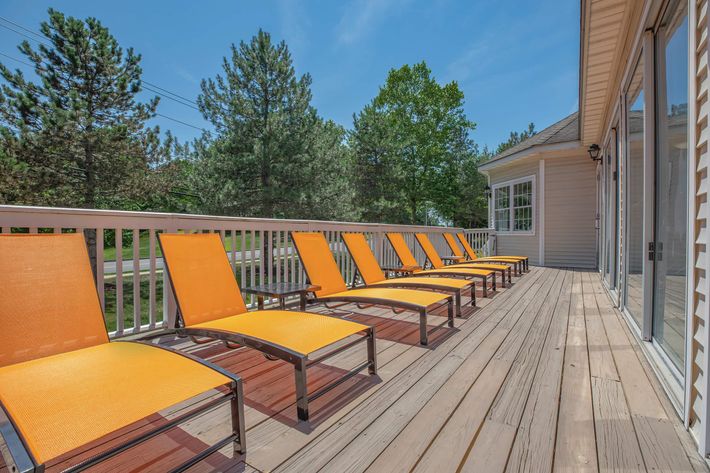 RELAX ON THE SUNDECK