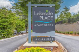 Lakeside Place Exterior - Lakeside Place Apartments - Greenville - South Carolinaesign