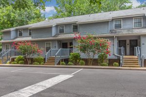 Ample Parking - Lakeside Place Apartments - Greenville - South Carolinaesign