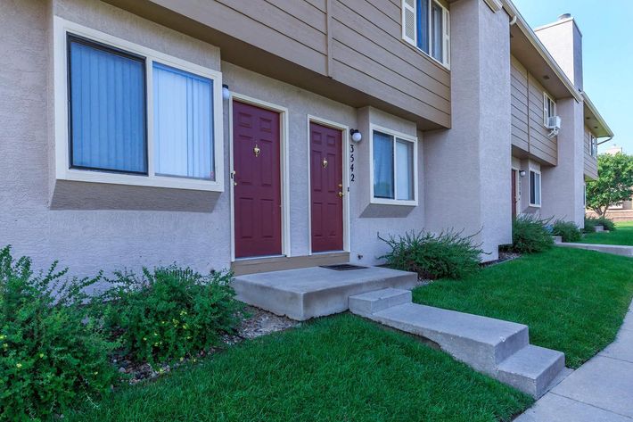 TOWNHOME-STYLE APARTMENTS FOR RENT IN COLORADO SPRINGS, CO
