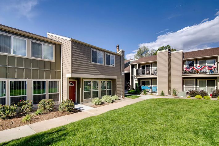 FOUR BEDROOM TOWNHOME FOR RENT IN ENGLEWOOD, CO