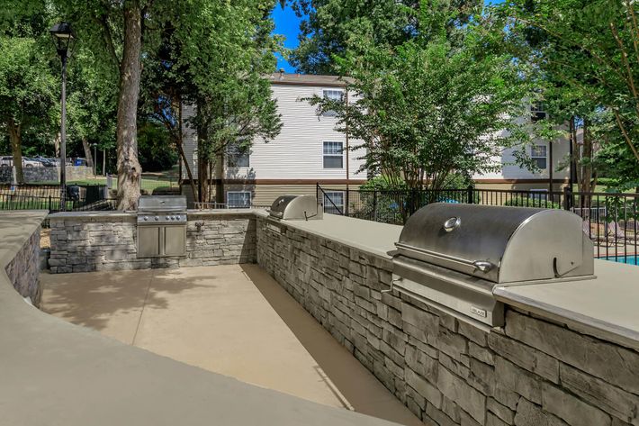 ENJOY OUTDOOR MEALS WITH THE BARBECUE GRILLS