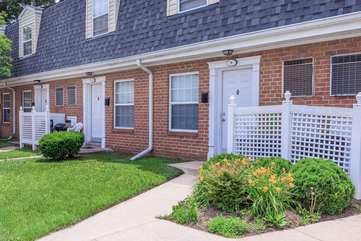 Photos of Apartments & Amenities Commons at White Marsh