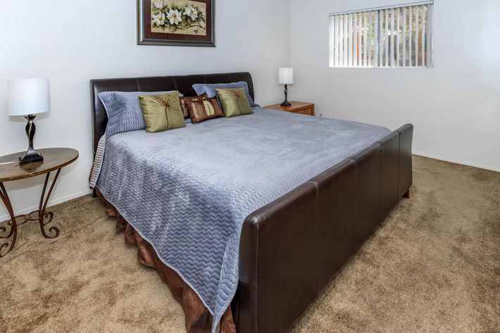 SPACIOUS BEDROOMS WITH PLUSH CARPETING