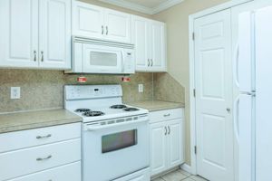 FULLY-EQUIPPED KITCHEN AT COLUMBUS APARTMENTS