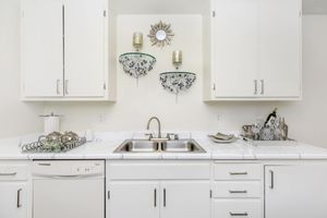 BEAUTIFUL FULLY-EQUIPPED KITCHENS