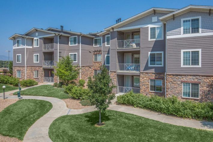 YOUR NEW APARTMENT HOME AWAITS IN ARVADA, COLORADO