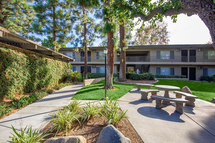Saddleback Pines Apartment Homes community building with picnic table