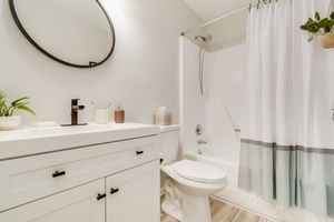Platinum bathroom interior with amenities, toilet and tub shower at The Arbor in Blue Springs, MO
