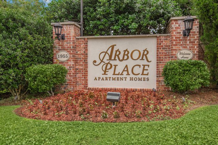 WELCOME HOME TO ARBOR PLACE