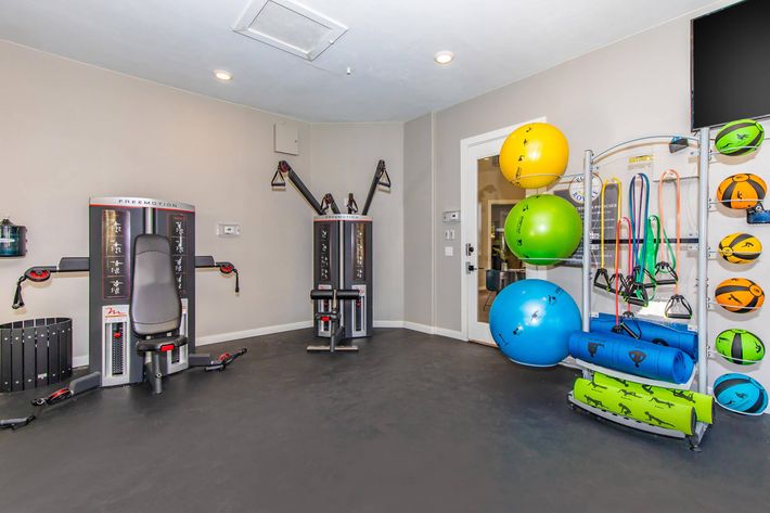 A STATE-OF-THE ART FITNESS CENTER TO KEEP YOU ENERGIZED