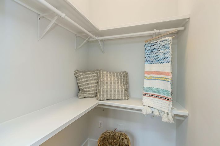 HUGE CLOSETS FOR EXTRA STORAGE