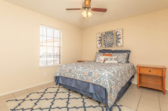 CEILING FANS AND COZINESS INCLUDED IN APARTMENTS FOR RENT.