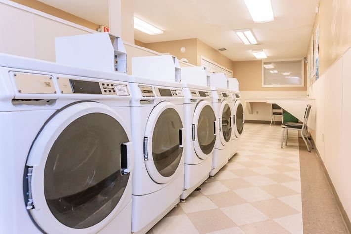 MODERN LAUNDRY FACILITY FOR YOUR CONVENIENCE