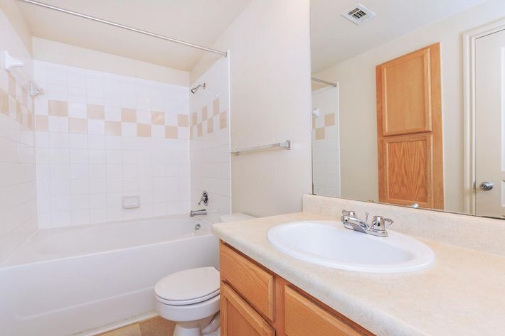 BATHROOM IN SOUTHPARK RANCH APARTMENT HOME