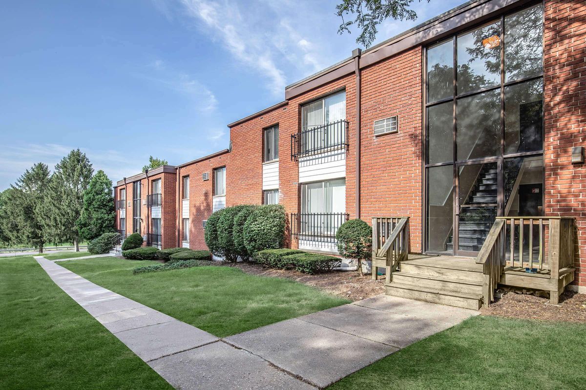WELL-MAINTAINED EXTERIORS AT FOREST PARK APARTMENTS