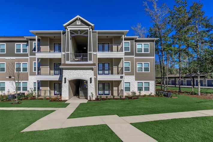 WELCOME HOME TO VANTAGE AT CONROE!