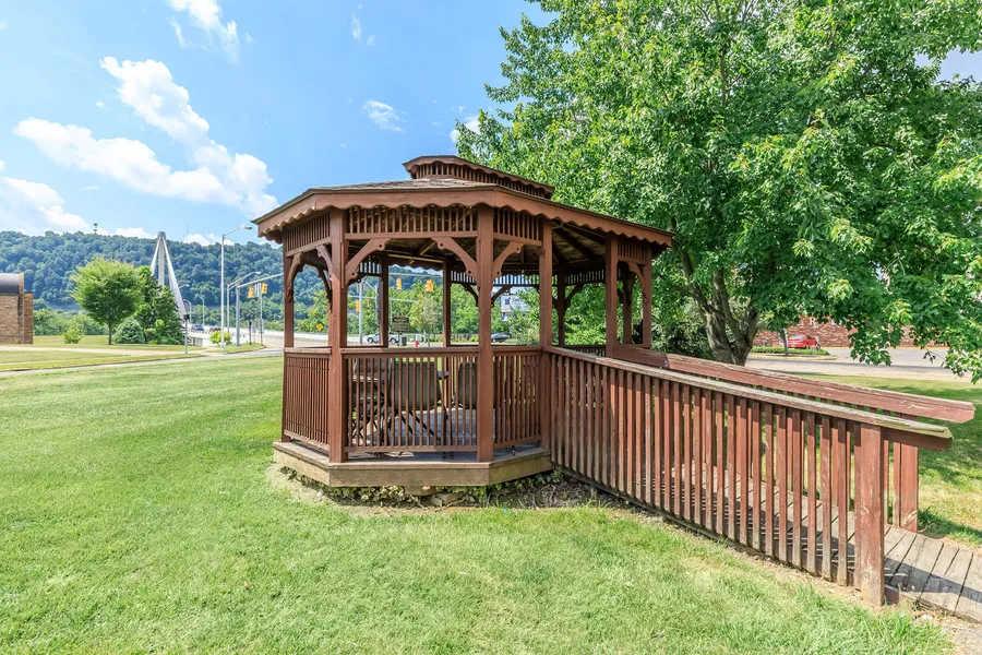 Hurth Apartments Amenities