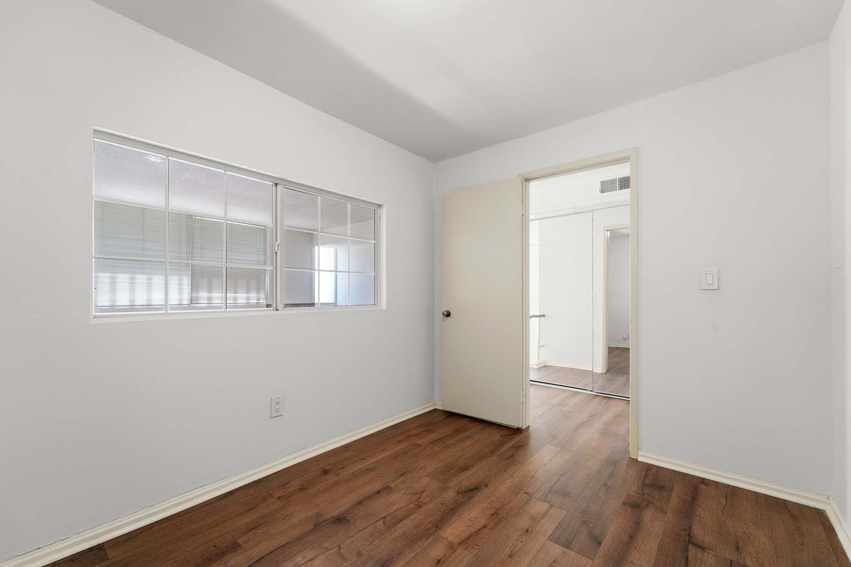 691 Levering Ave-14.jpg