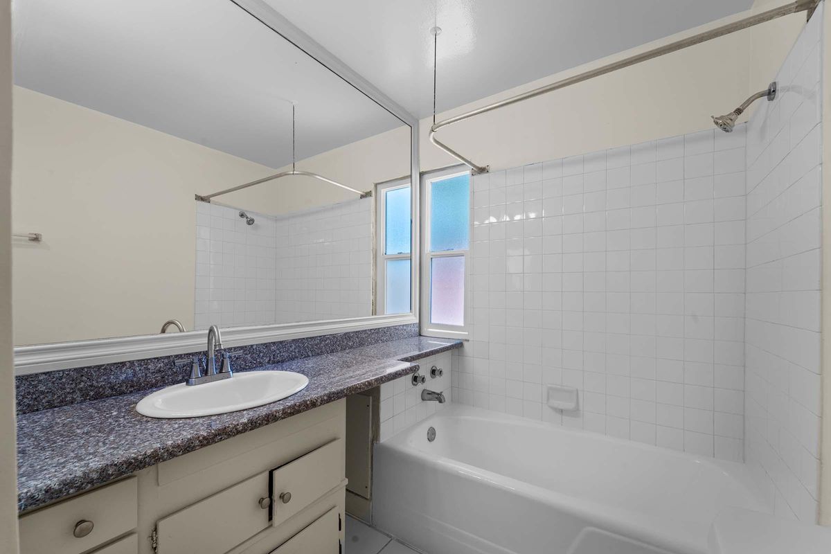 691 Levering Ave-17.jpg