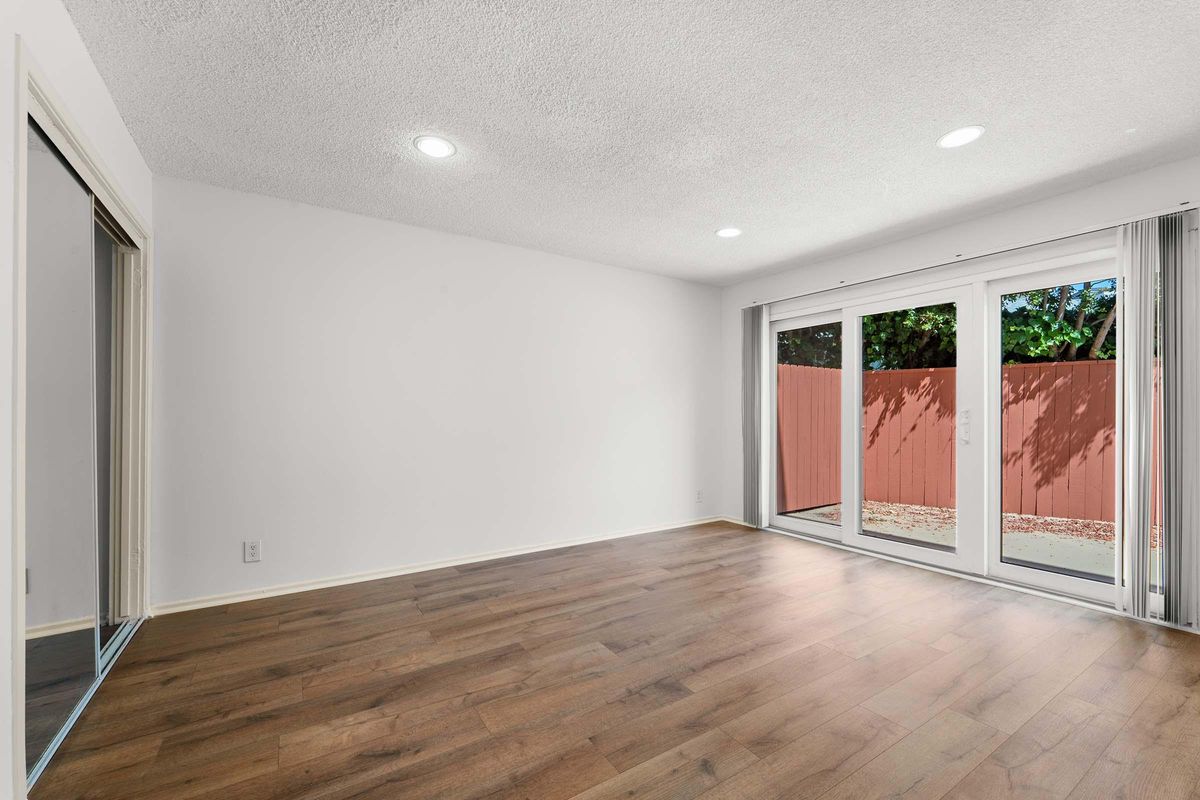 691 Levering Ave-18.jpg