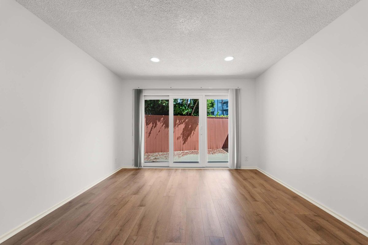 691 Levering Ave-20.jpg